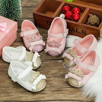 Новая модная обувь с блестками в виде короны для маленьких девочек, принцессы для малышей, Нескользящая резиновая обувь на плоской подошве, первые ходунки для новорожденных